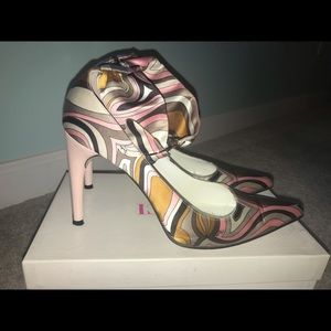 Gorgeous pair of Vintage Emilio Pucci heels